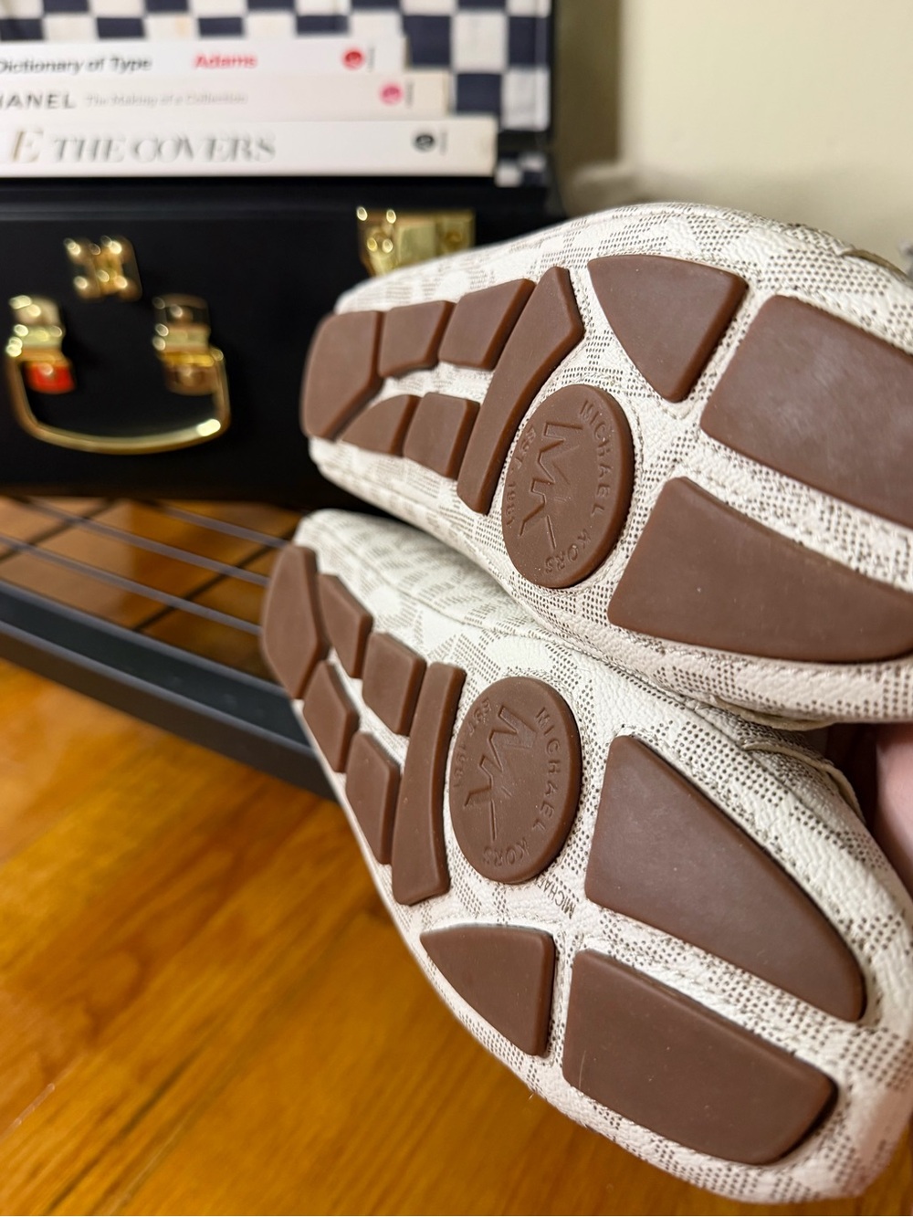 Michael Kors Cream Logo Ballet Flats with MK Emblem - Picture 3 of 3